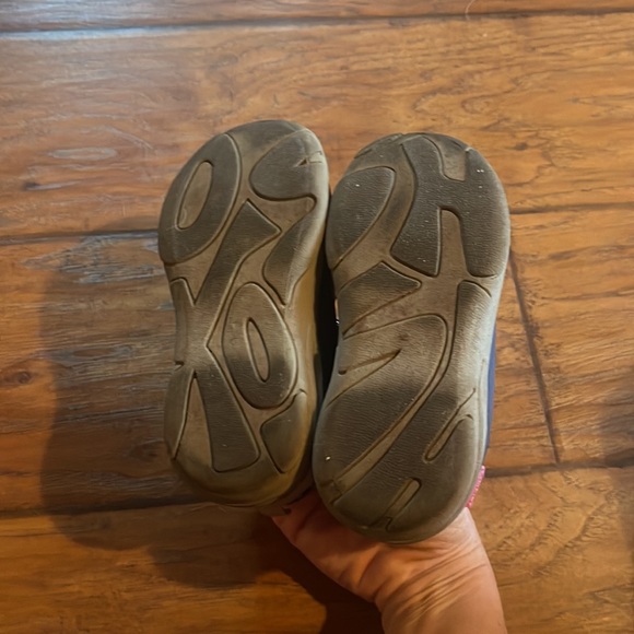 Oshkosh sneakers 9T - Picture 3 of 6